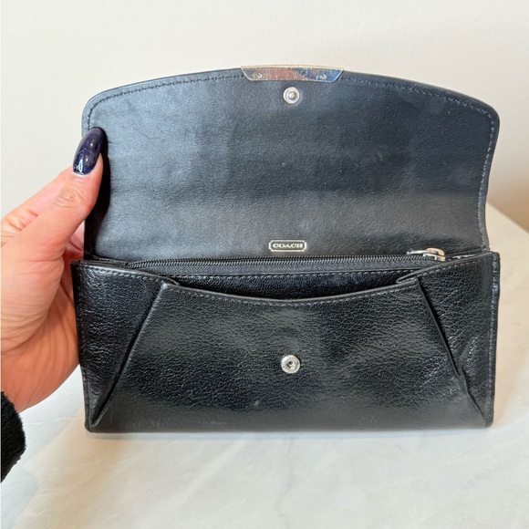 🔥Coach Elegant Black Textured Clutch Wallet🔥 - Picture 2 of 6